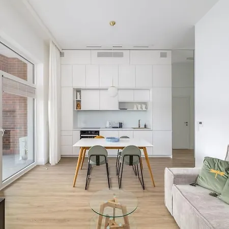 Apartment 2-bedroom With Parking Near Metro Warsaw