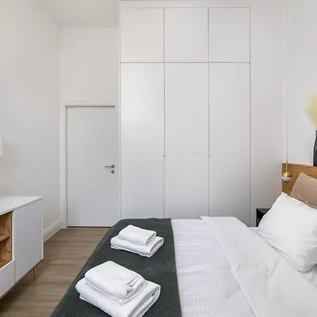 2-bedroom With Parking Near Metro * Warsaw