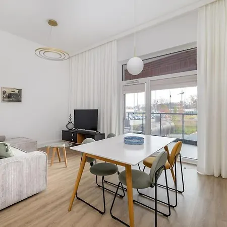 Apartment 2-bedroom With Parking Near Metro